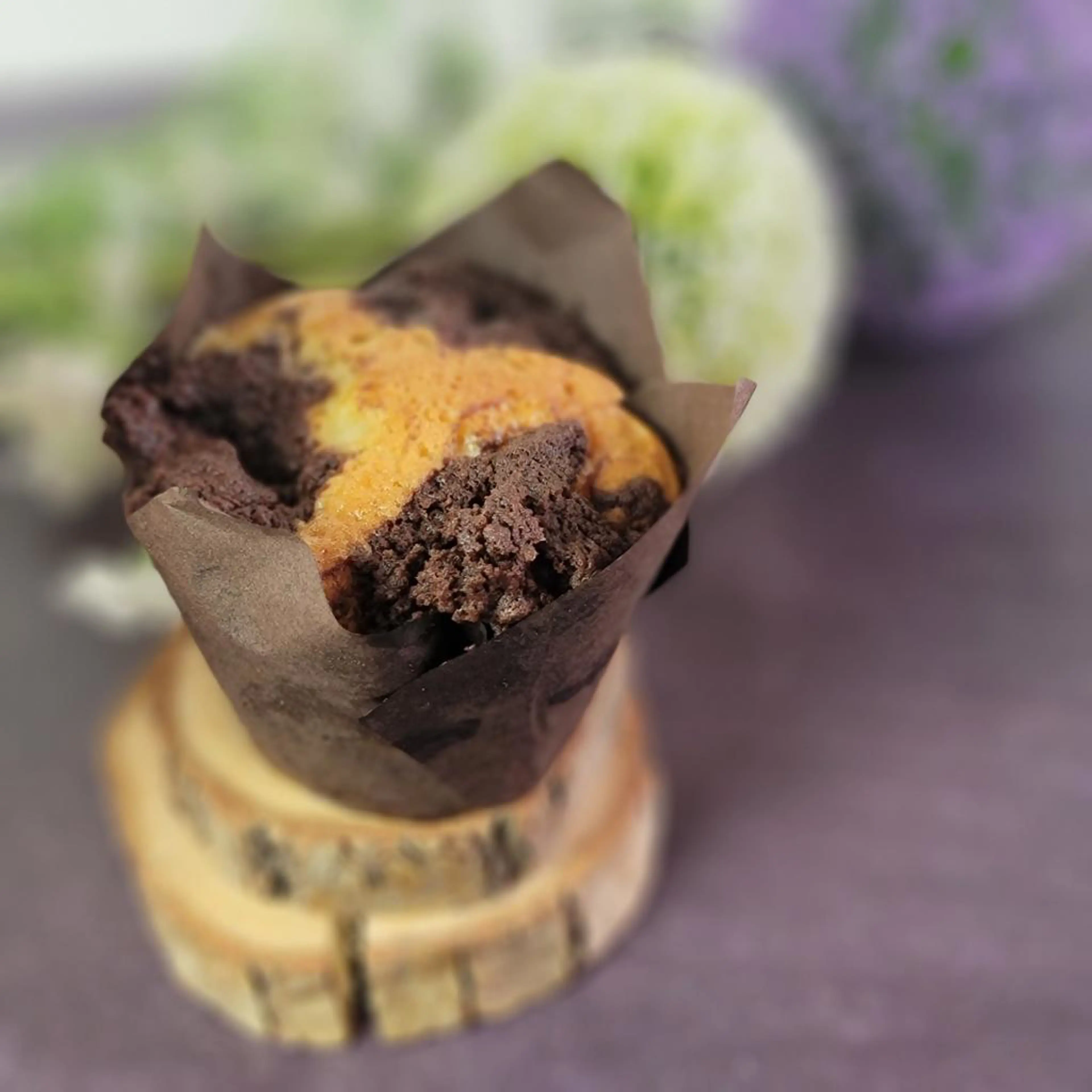 Citrus muffins with cocoa crumble