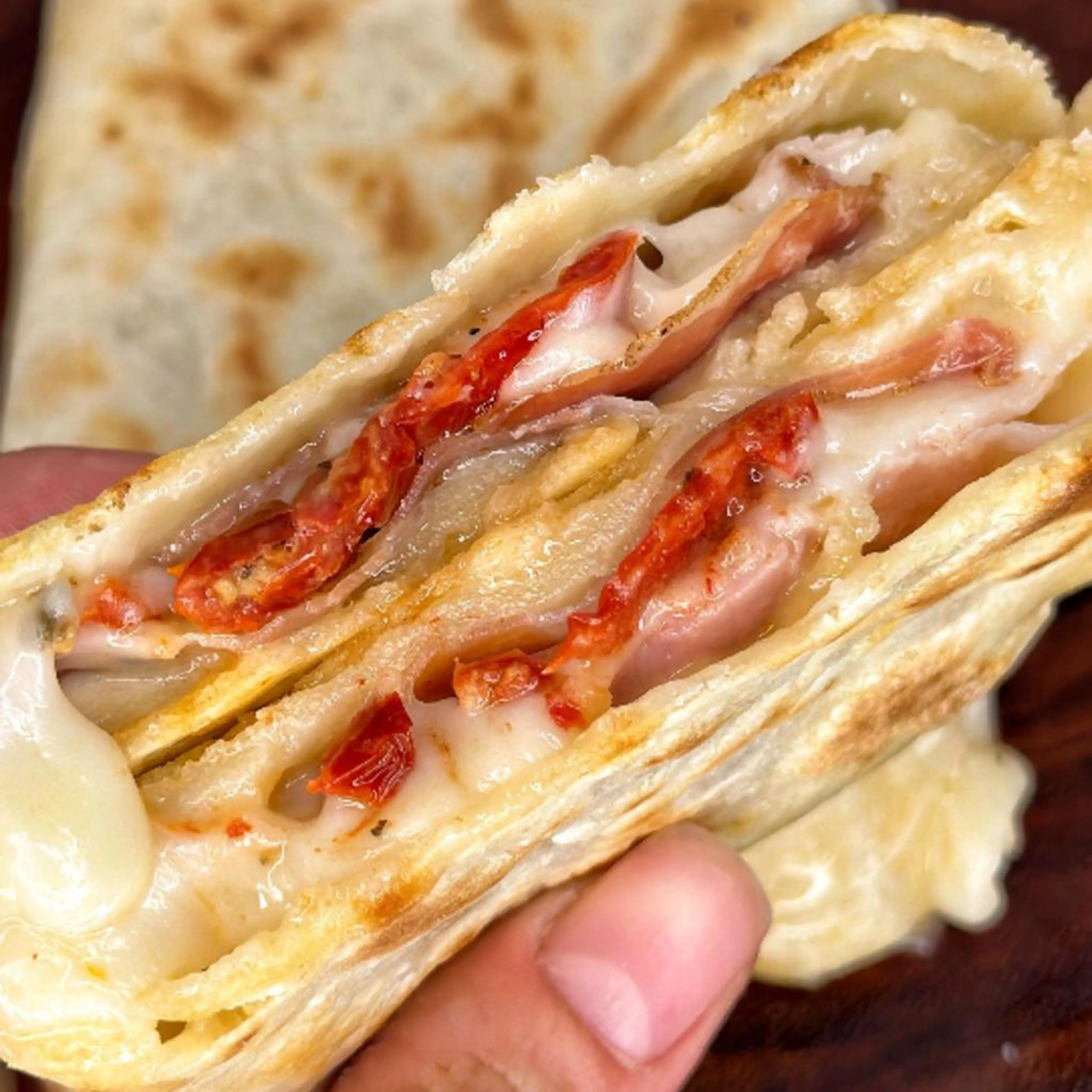 Pan-fried calzones without rising, filled with speck, sun-dried tomatoes and mozzarella