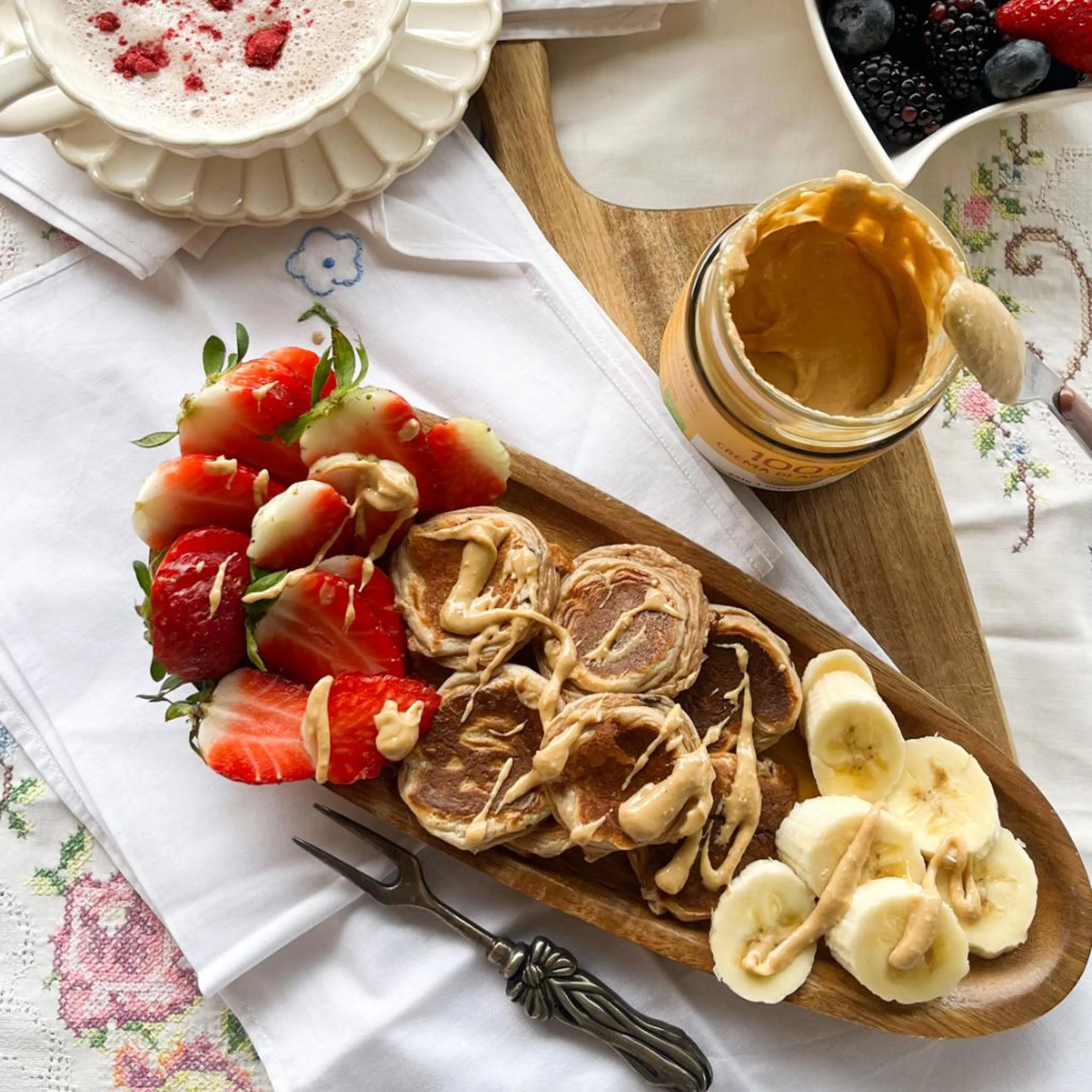 Mini pancakes with fresh fruit and cashew cream