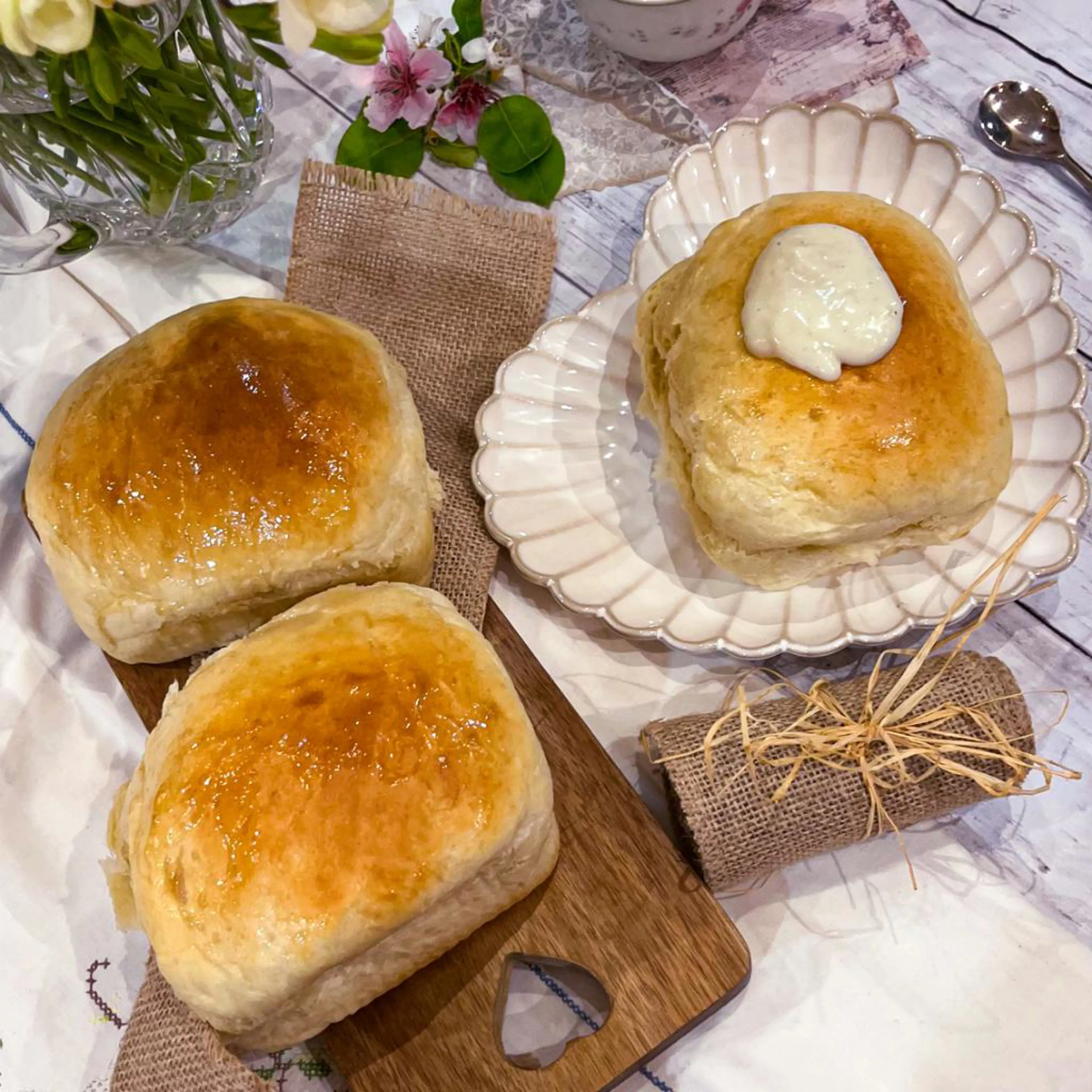 Pandoro brioche with milk cream