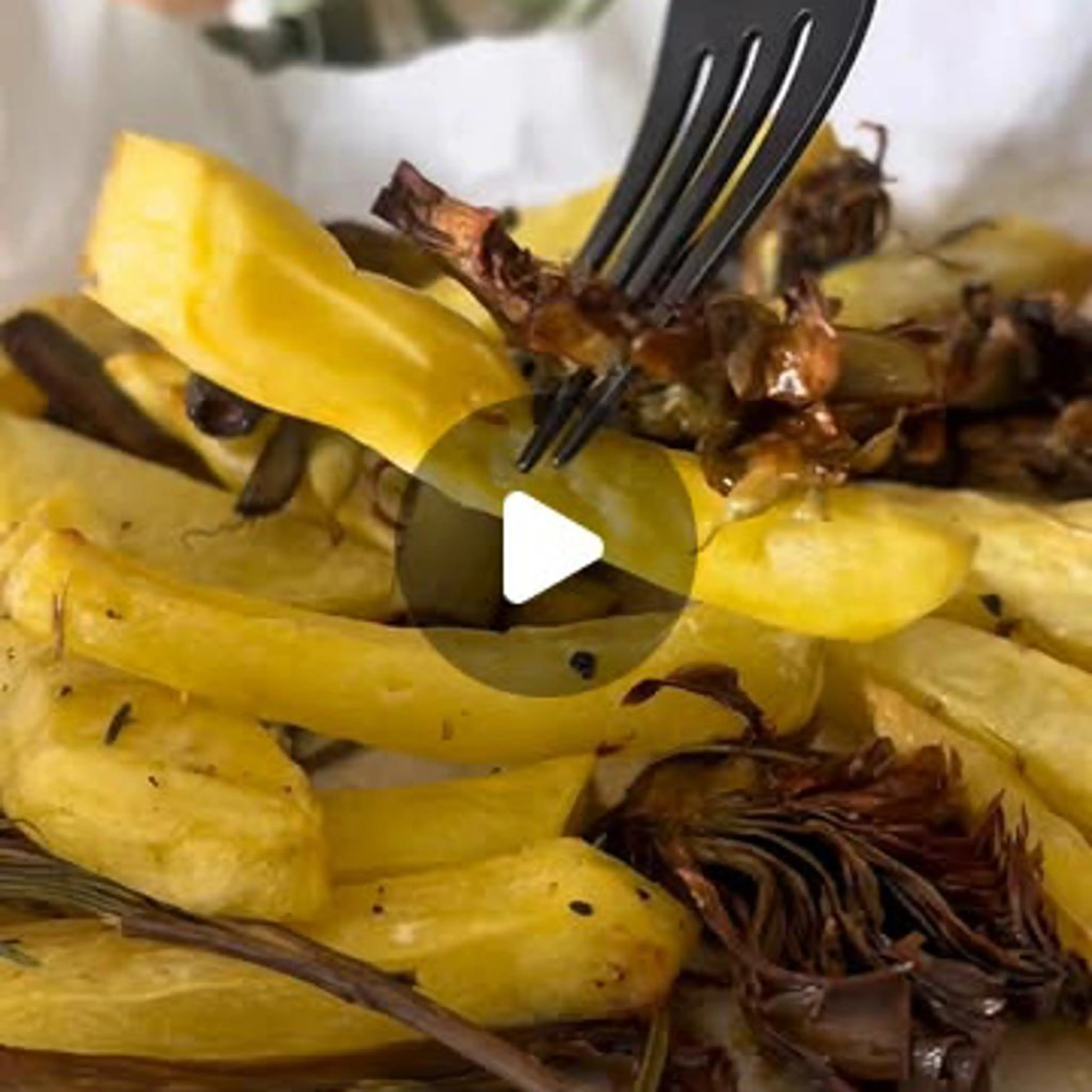 Carciofi e patate croccanti in friggitrice ad aria