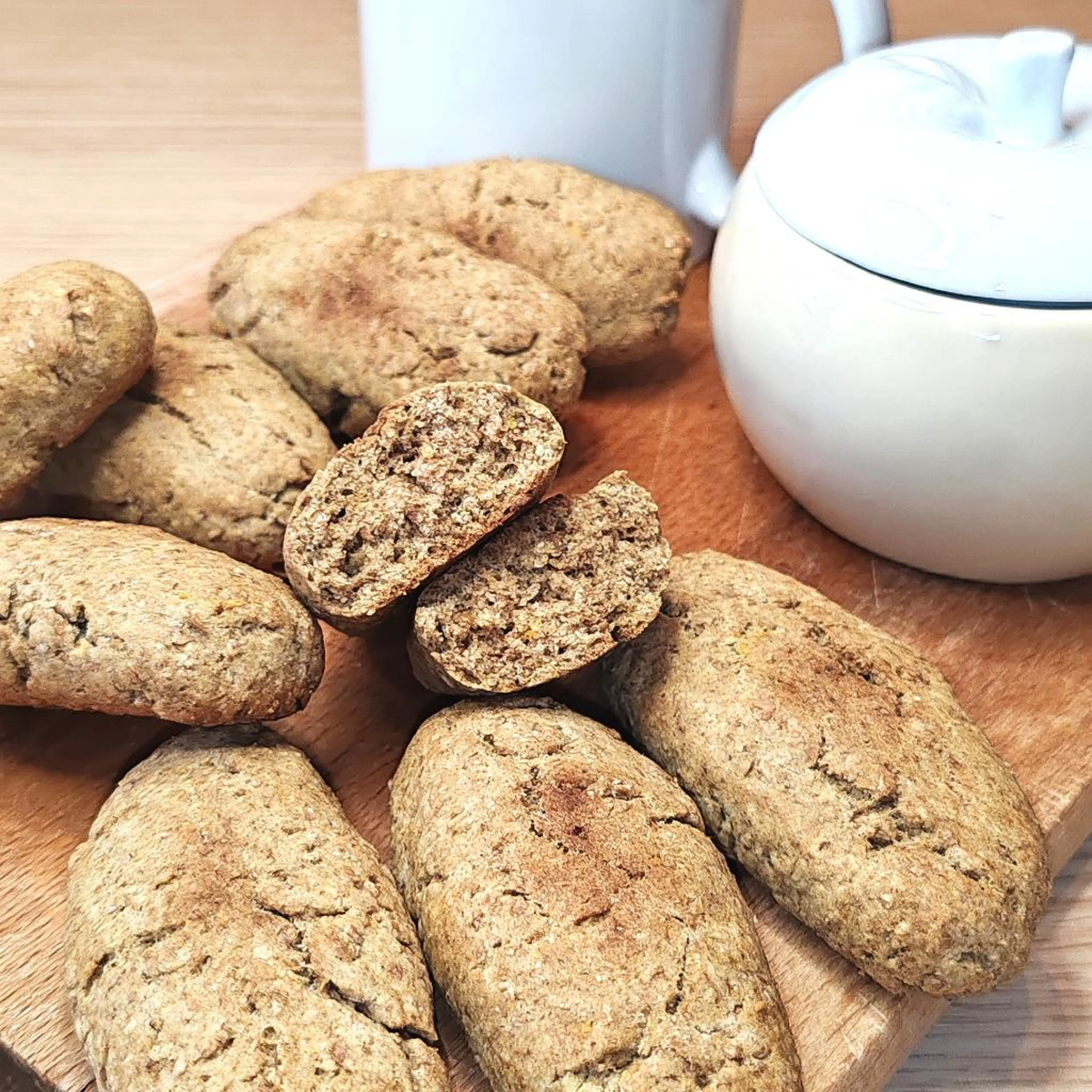 Wholemeal biscuits for dipping