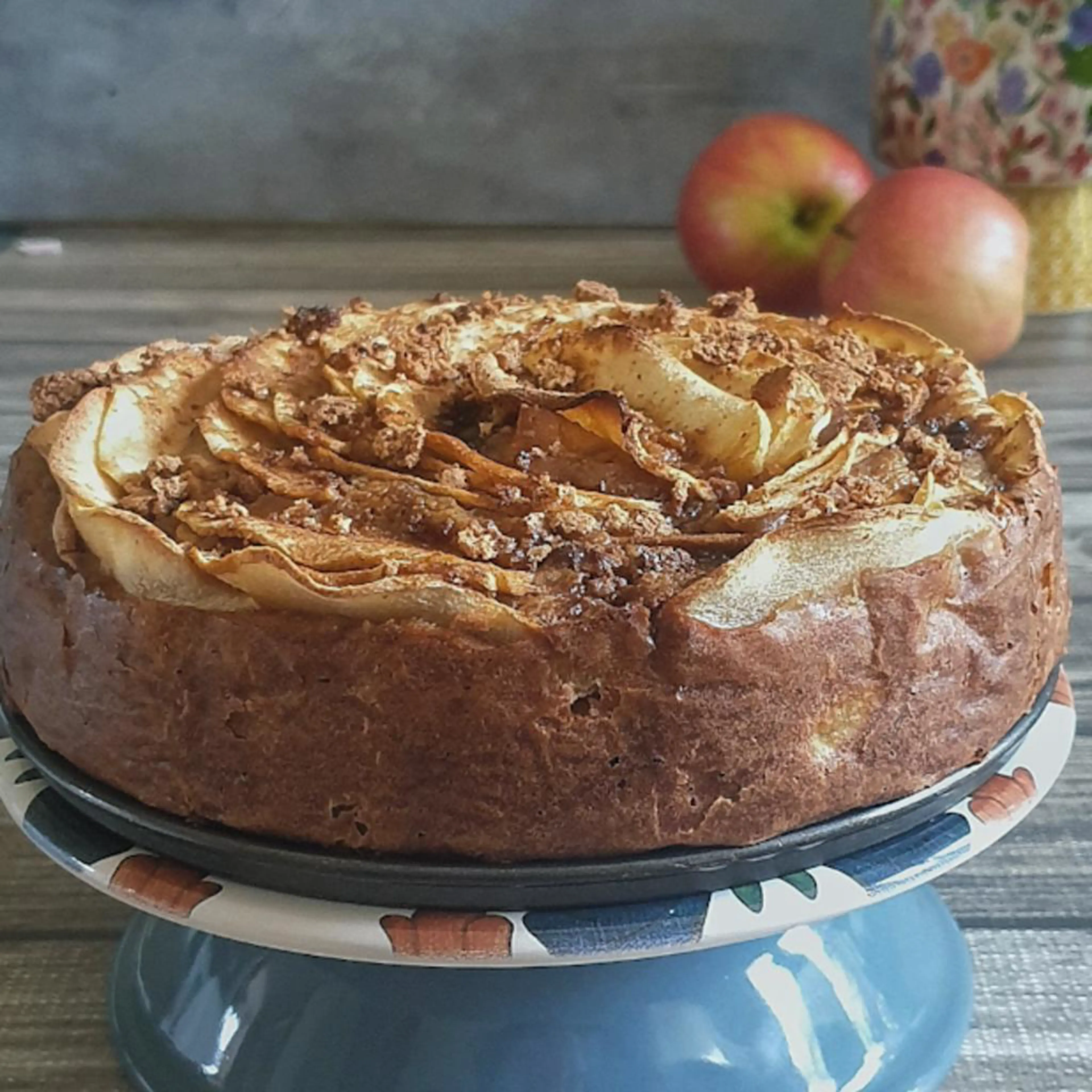 Apple strudel cake