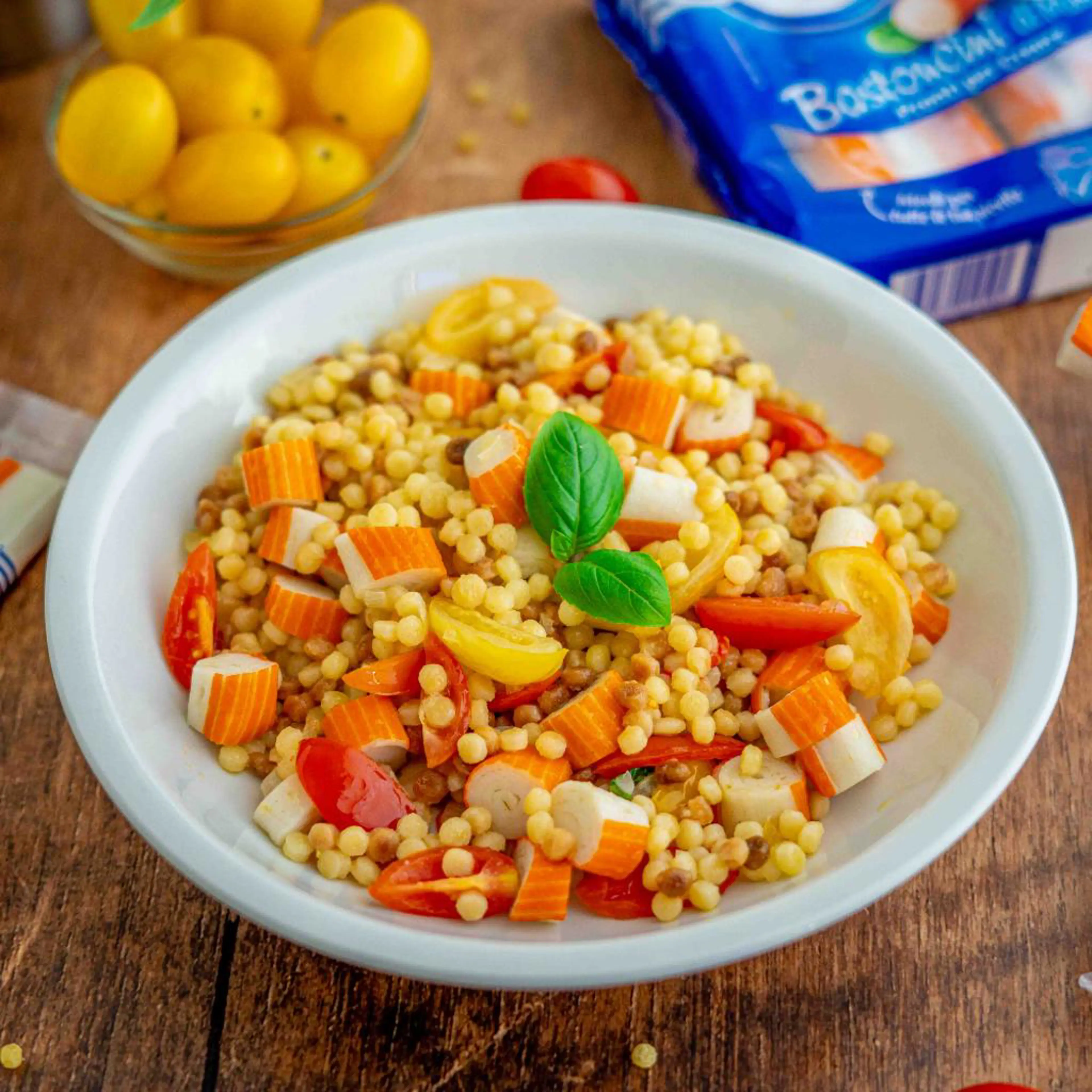 Fregola aux bâtonnets de mer et tomates datterini