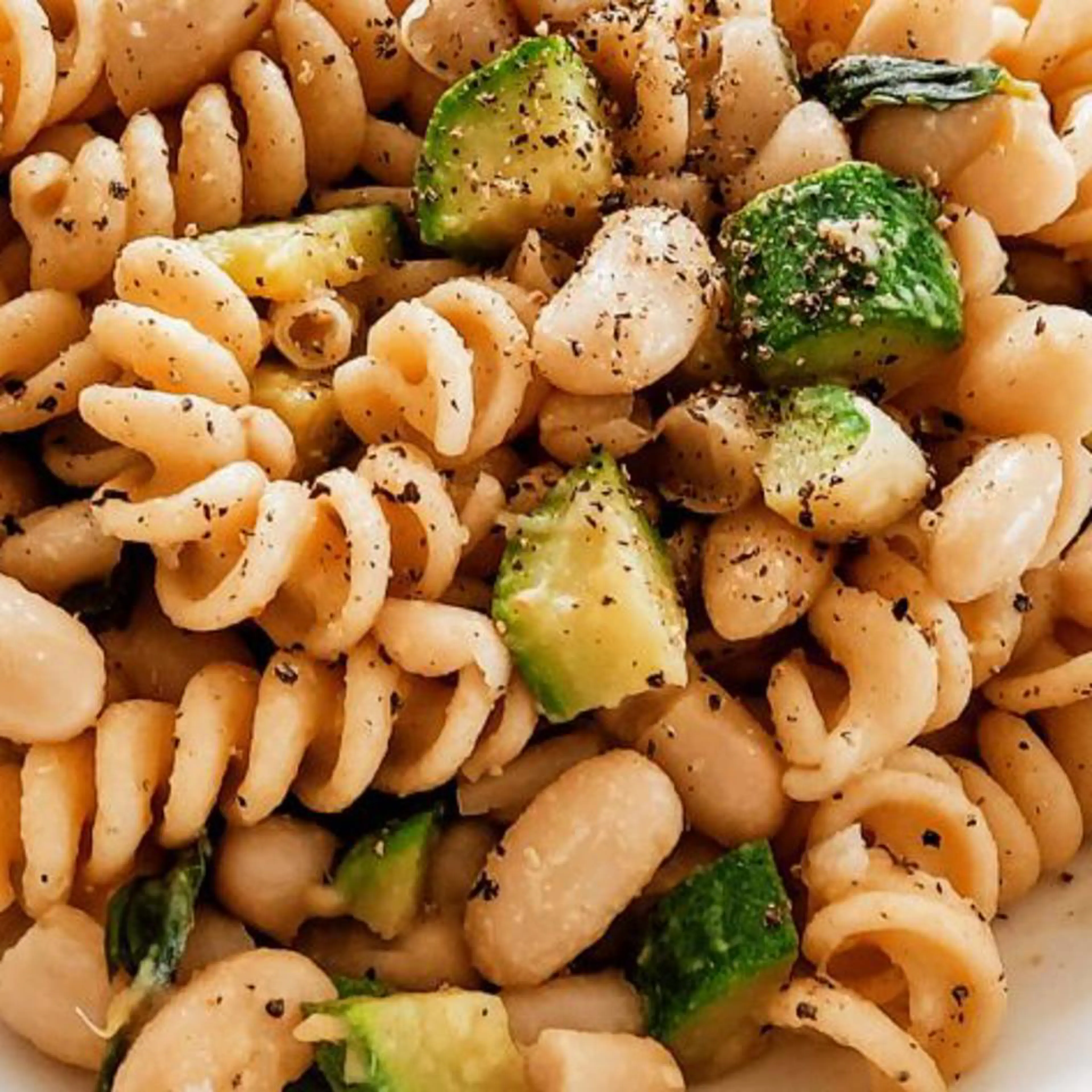 Massa com feijão cannellini, abobrinhas e hortelã