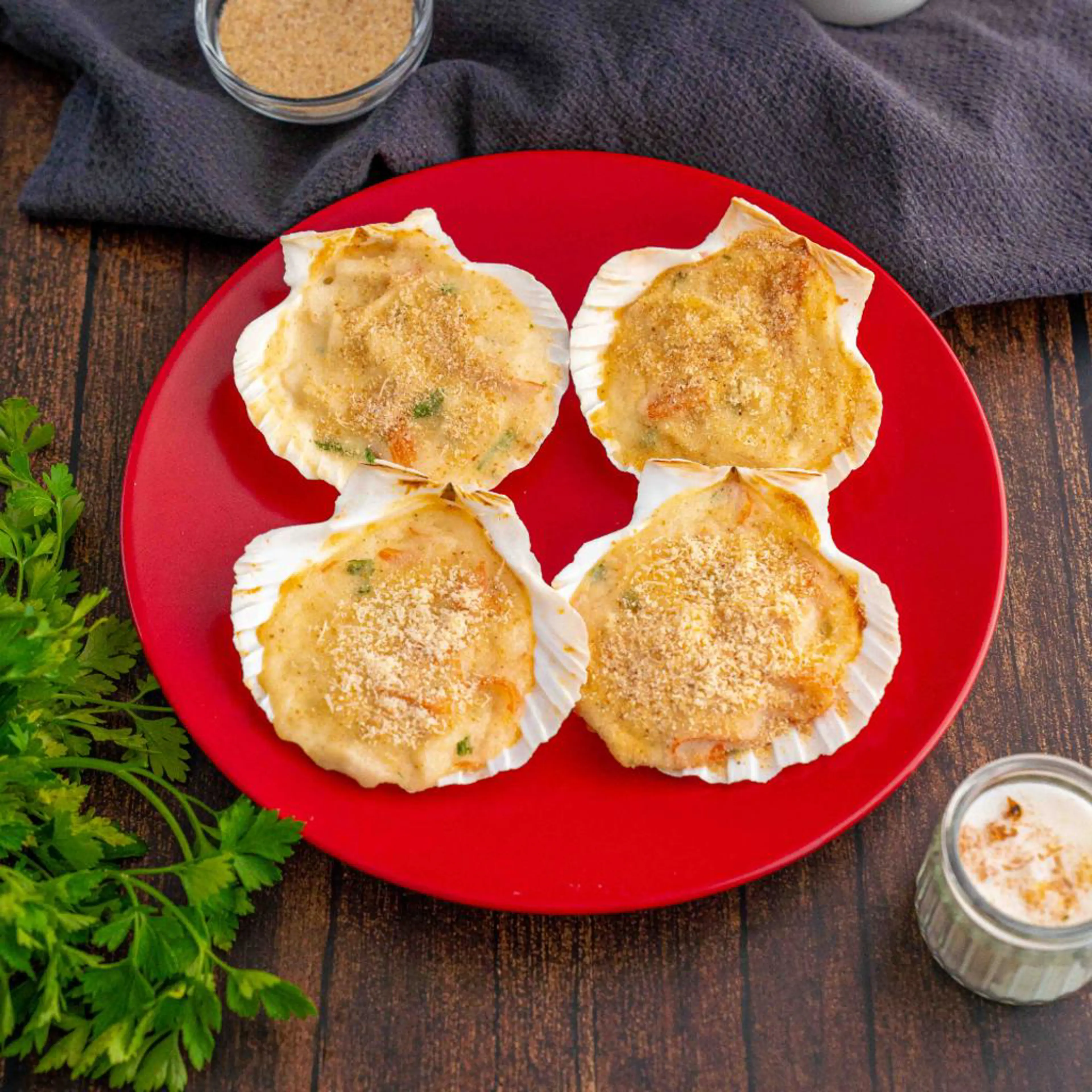 Coquilles Saint-Jacques gratinées aux bâtonnets de mer