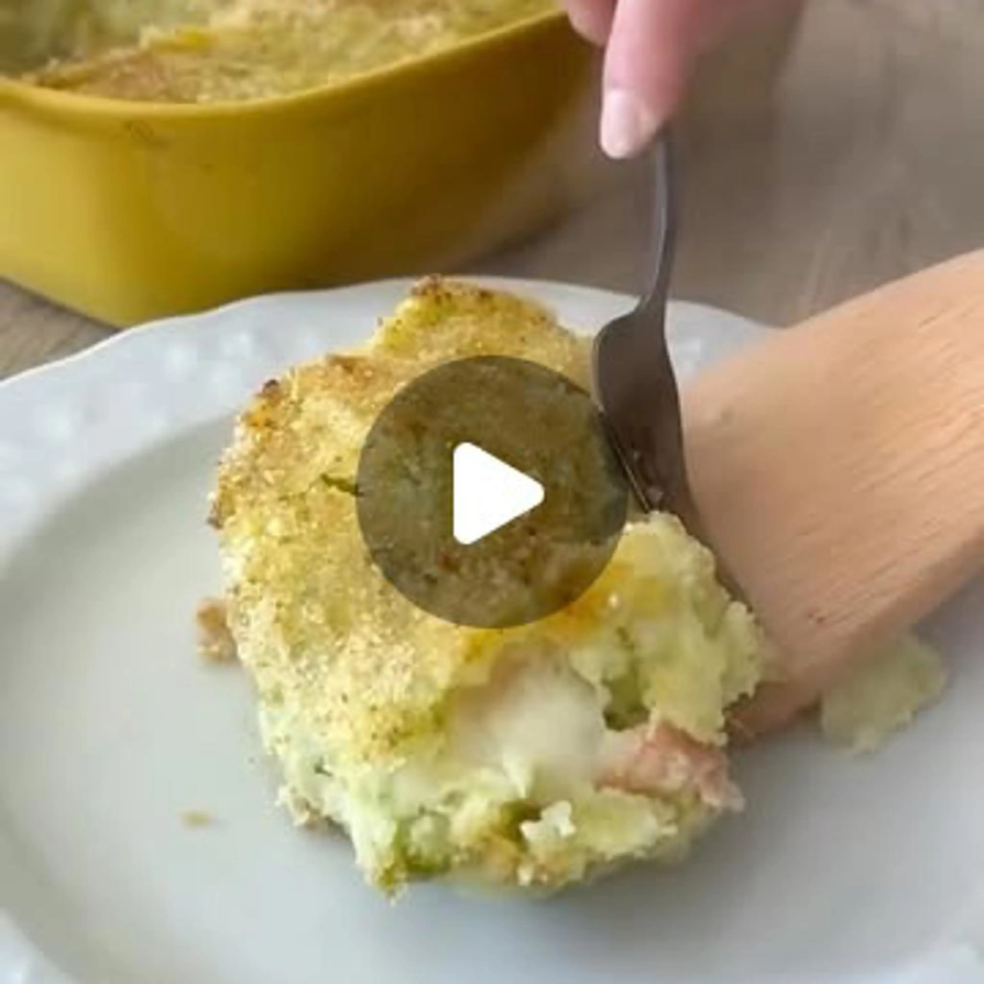 Broccoli and potato baked timbale stuffed with mozzarella and salmon