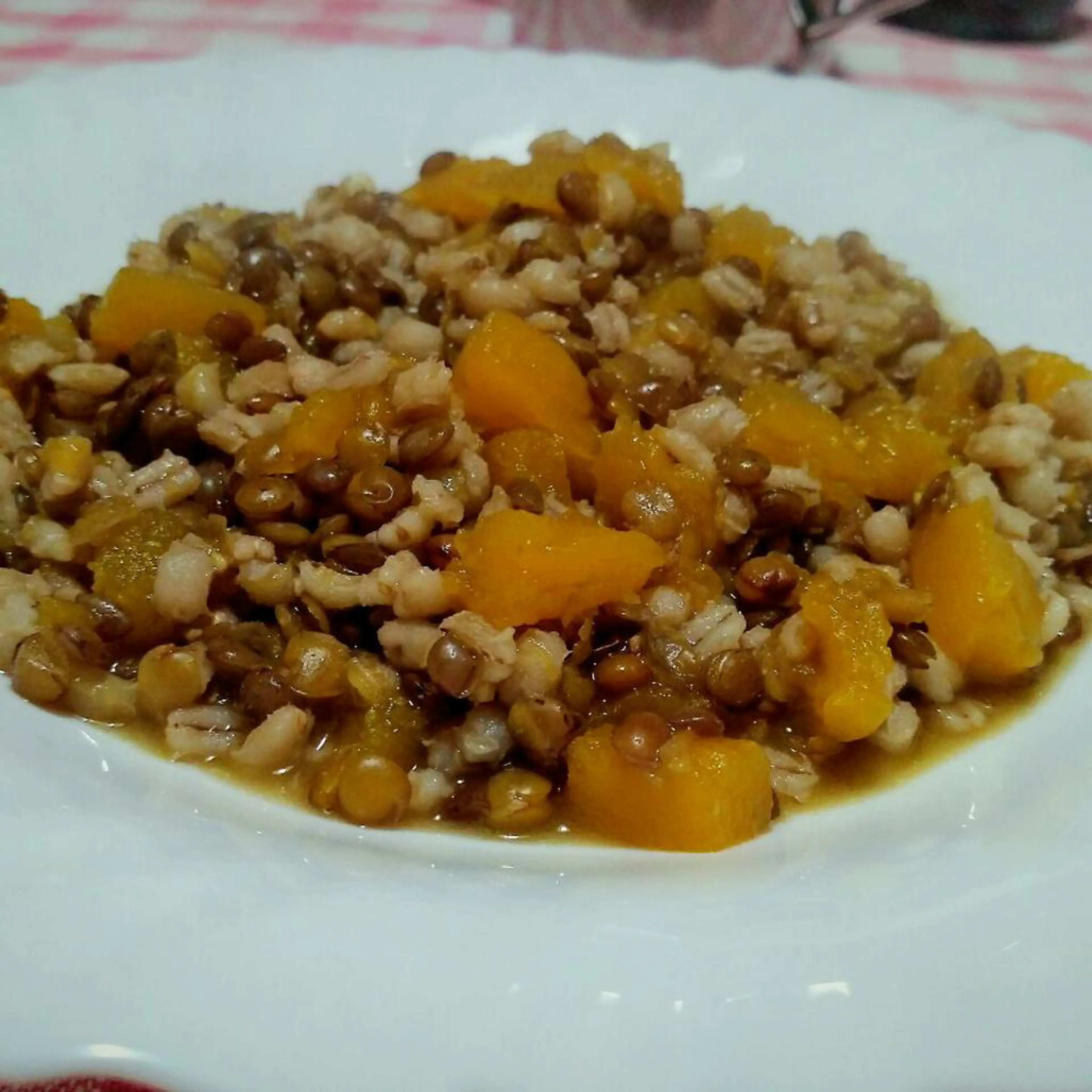 Orzo perlato con zucca e lenticchie