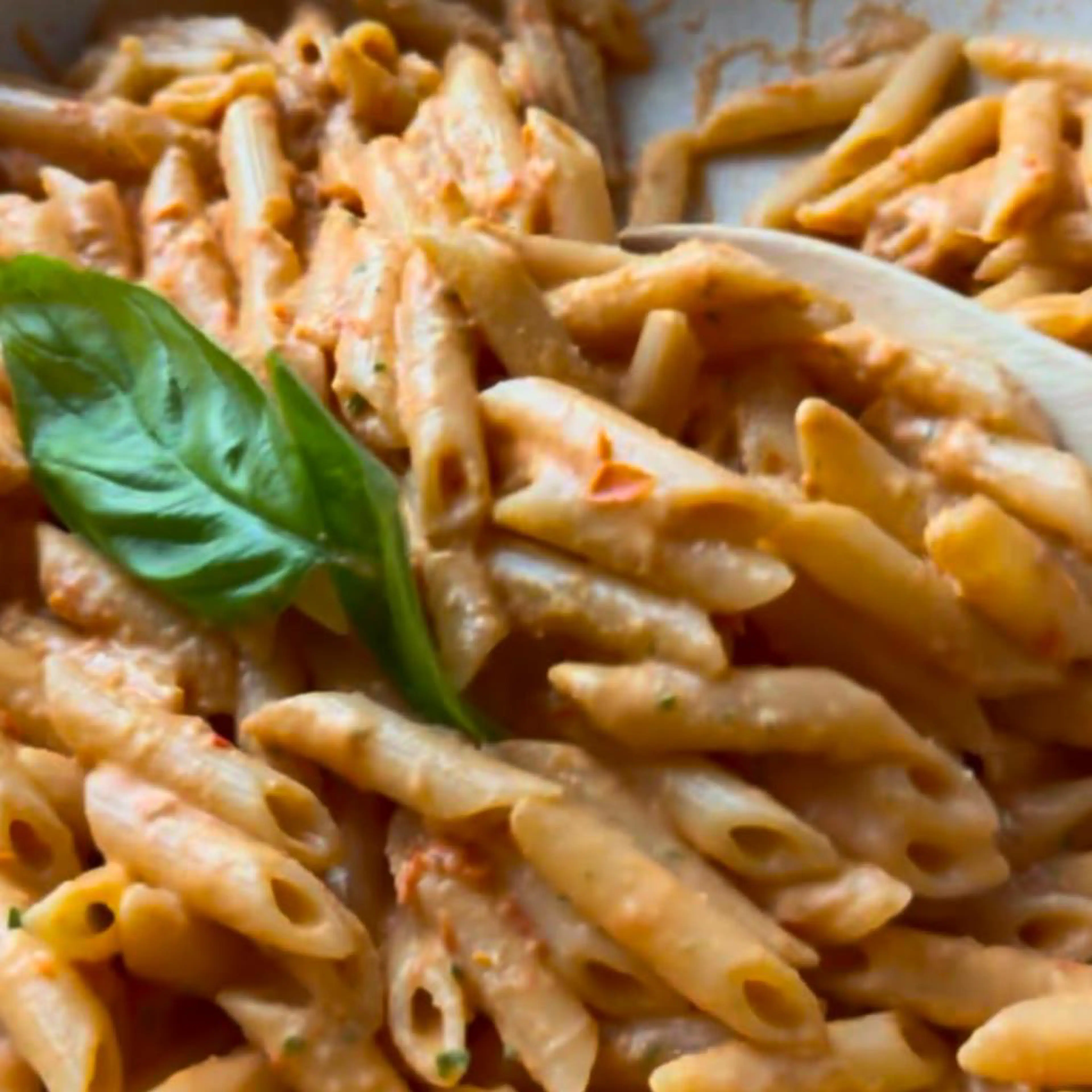 Pasta estiva con pomodorini e burrata