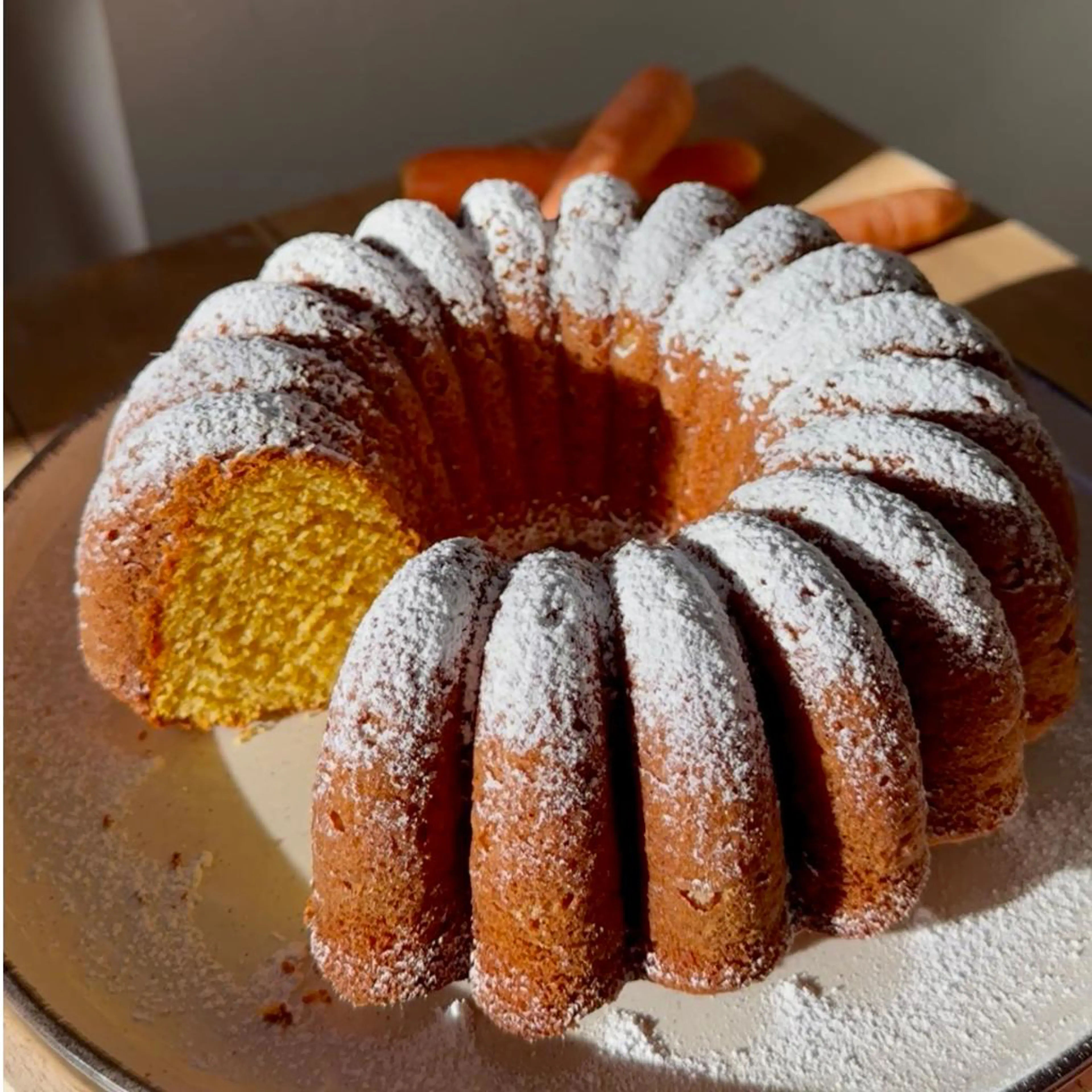 Tarta esponjosa de zanahoria y almendras a la naranja