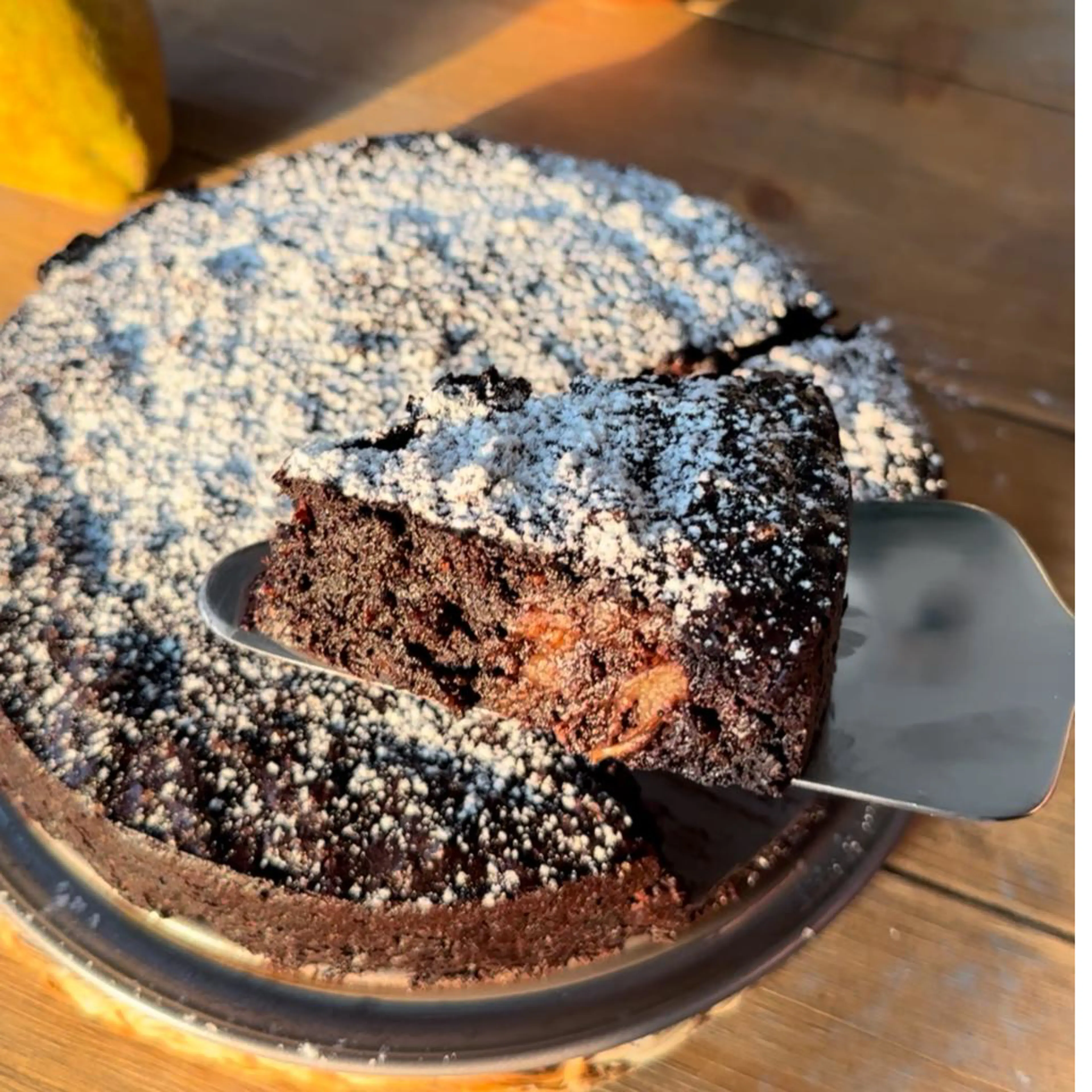 Tarta piamontesa de peras, cacao y amaretti sin harina